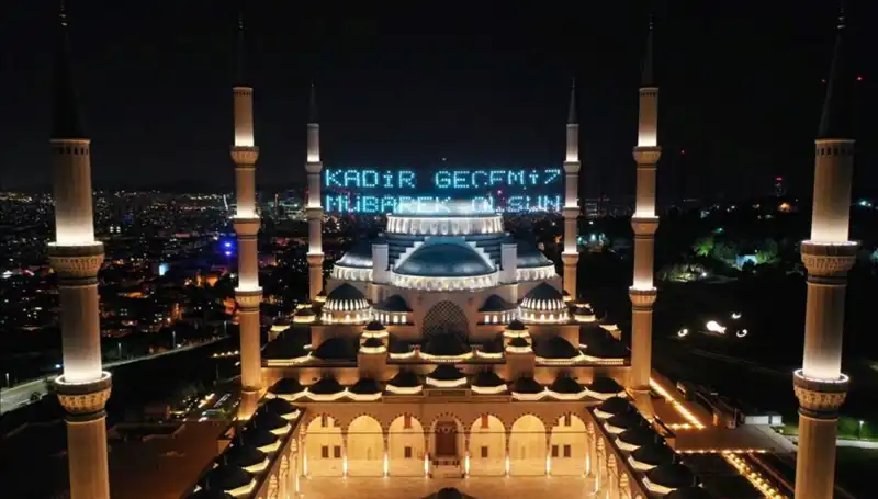 2025 Kadir Gecesi: Tarihleri, Anlamı ve İbadet Şekilleri