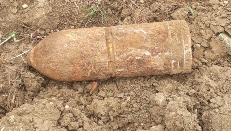 Çanakkale'de Gizemli Patlamamış Top Mermisi Bulundu: Tarih Tekrar Canlanıyor