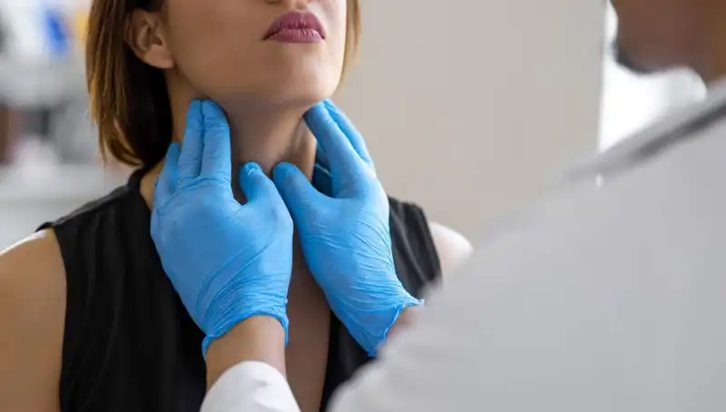 Boğaz Ağrısı Geçmiyorsa Sağlık Uyarısı: Onkolog Nedenlerine Dikkat Çekiyor
