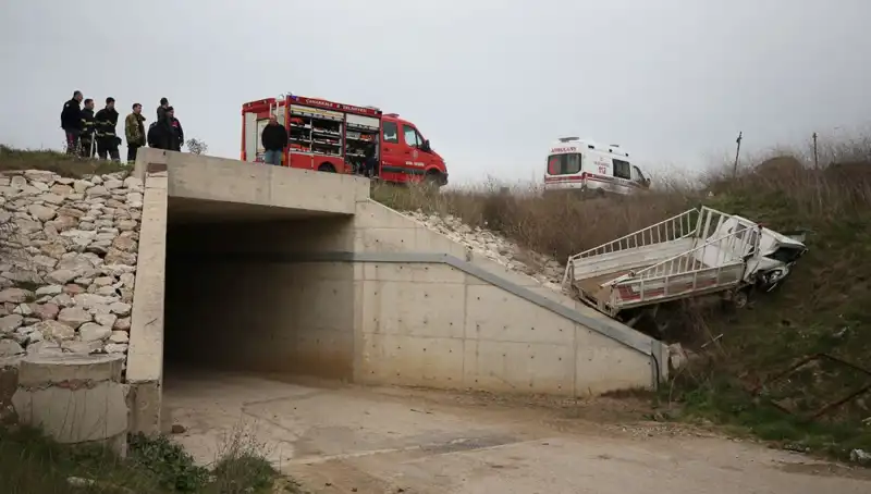 Kamyonet Alt Geçide Düştü, Şehirde Büyük Bir Dram Yaşandı
