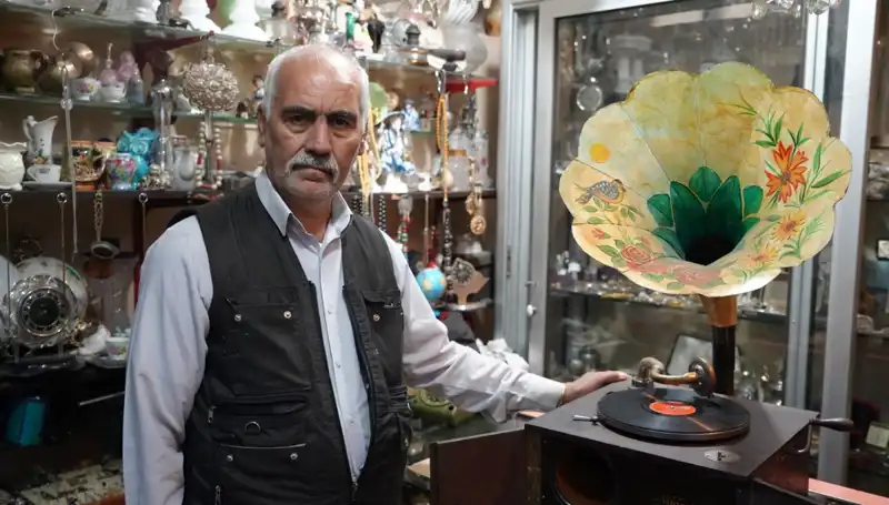 44 Yıllık Antikacılığın Serüveni: Asırlık Gramofonların Hikayesi