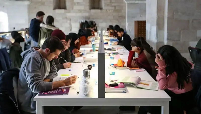 Üniversiteler 2023-2024 Akademik Yılı Başlangıç Tarihleri Açıklandı!