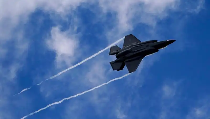 Atina'da Türkiye ile F-35 Gerilimi: ABD'nin Karışık Sinyalleri Ne Anlama Geliyor?