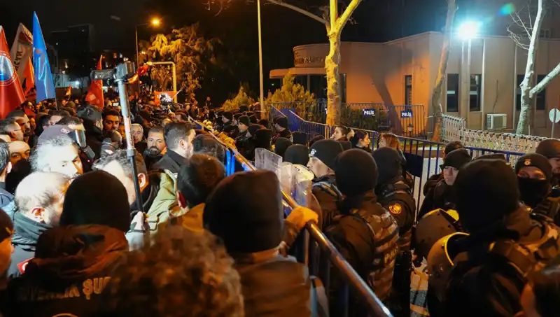 İstanbul'daki Ekrem İmamoğlu Protestolarında Yaralanan Polis Sayısı 16'ya Çıktı!
